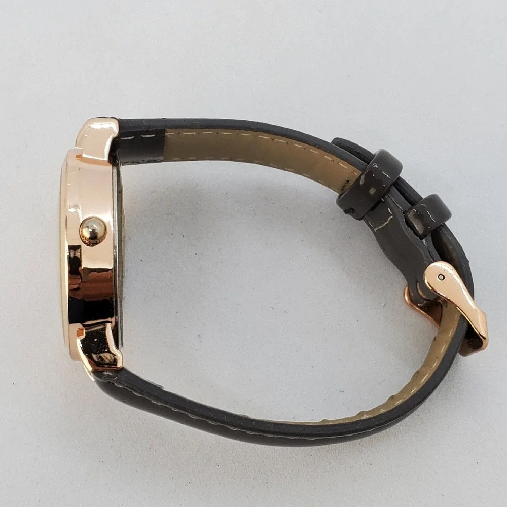 Minimalist Women's‎ Watch 36MM Gold Tone Case Brown Leather Bands New Battery